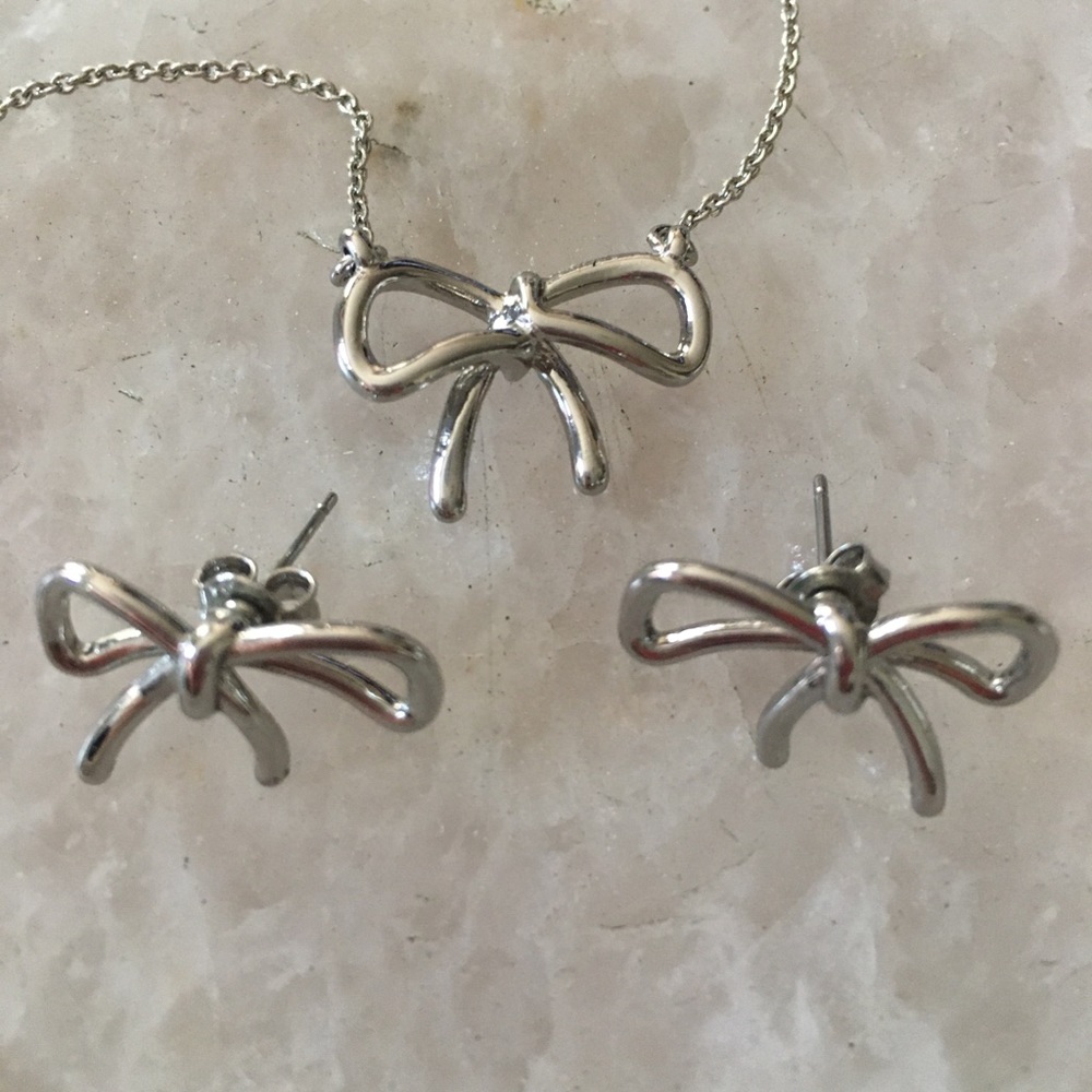 Banana Republic Factory bow earrings and necklace - Picture 1 of 6